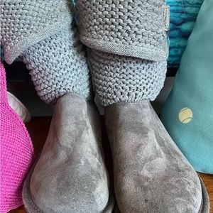 Ugg ladies sheepskin boots size 6, washed and ready to wear, good condition